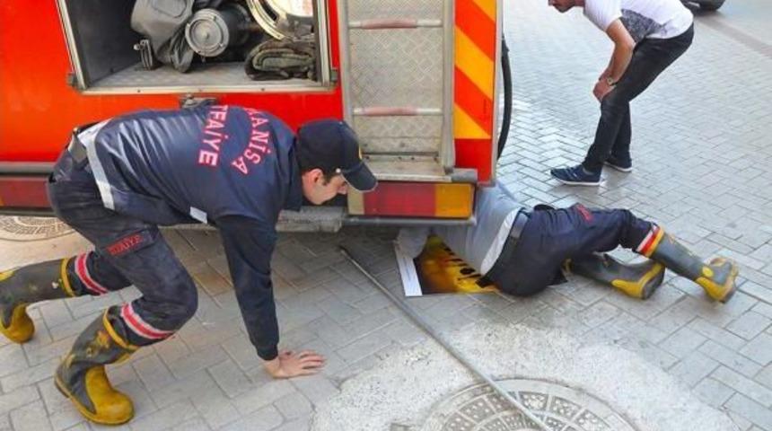 Kamyondaki Kediyi Uyarı Notu Kurtardı