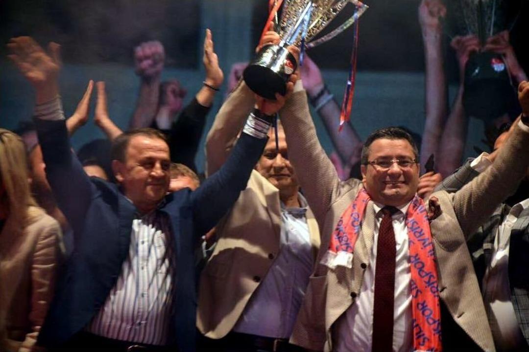 Şampiyon Başkana &rsquo;istifa Et&rsquo; &Ccedil;ağrısı