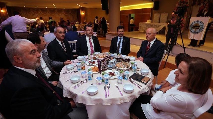 Ankara&rsquo;da Yaşayan Afyonlular Yenimahalle&rsquo;de İftar Yaptı