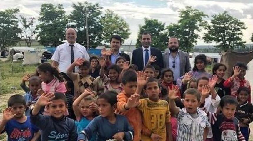 Oyuncaklarını Kardeşleri İle Paylaştılar