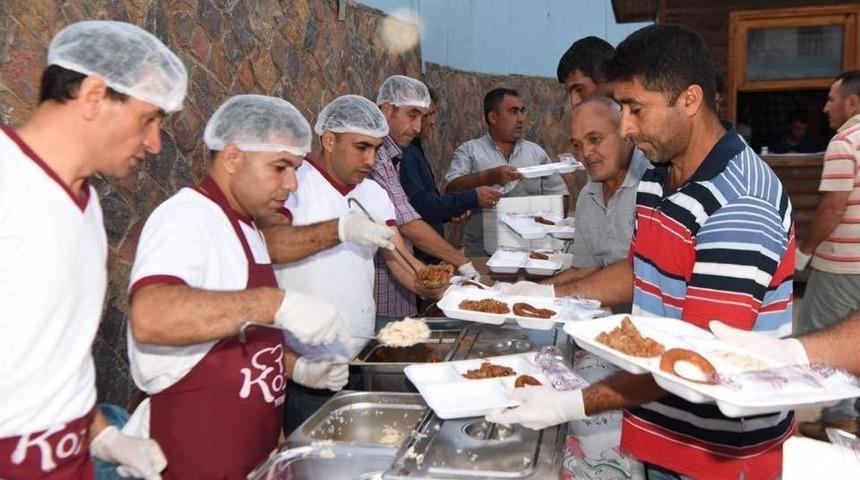 &Ccedil;ukurova Belediyesi Salbaş Ve Pozantı&rsquo;da İftar Sofrası Kurdu