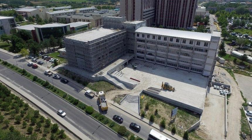T&uuml;&rsquo;de İlahiyat Fak&uuml;ltesi İnşaatı Devam Ediyor