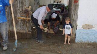 Sel Altında Kalan Bölgelerde Hummalı Çalışma