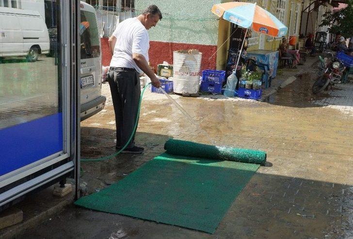 Sel Altında Kalan Bölgelerde Hummalı Çalışma G2