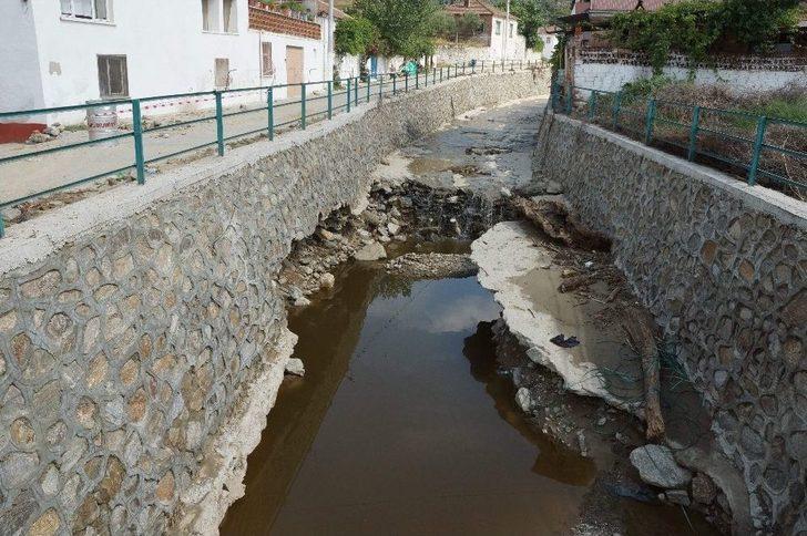 Sel Altında Kalan Bölgelerde Hummalı Çalışma G4