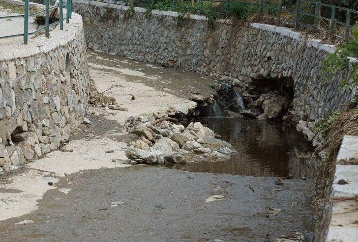 Sel Altında Kalan Bölgelerde Hummalı Çalışma G5