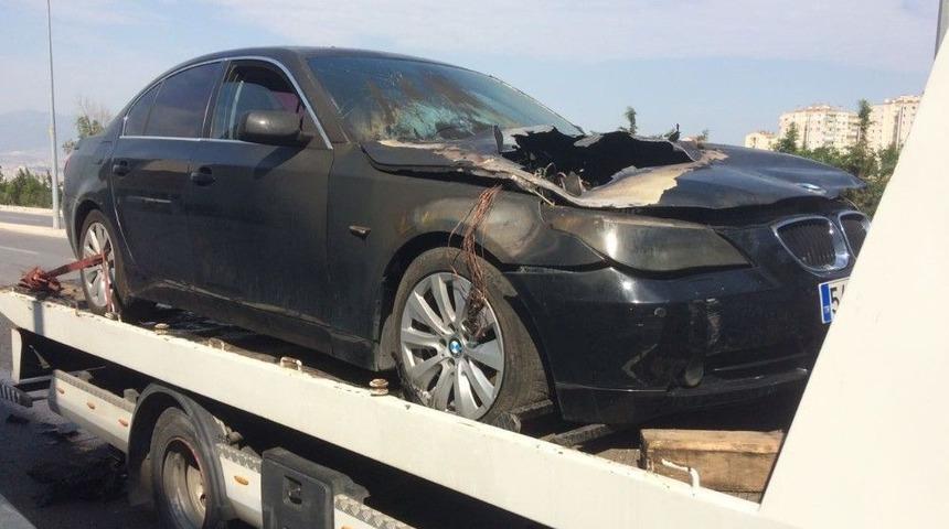 L&uuml;ks Otomobil Seyir Halindeyken Alev Aldı