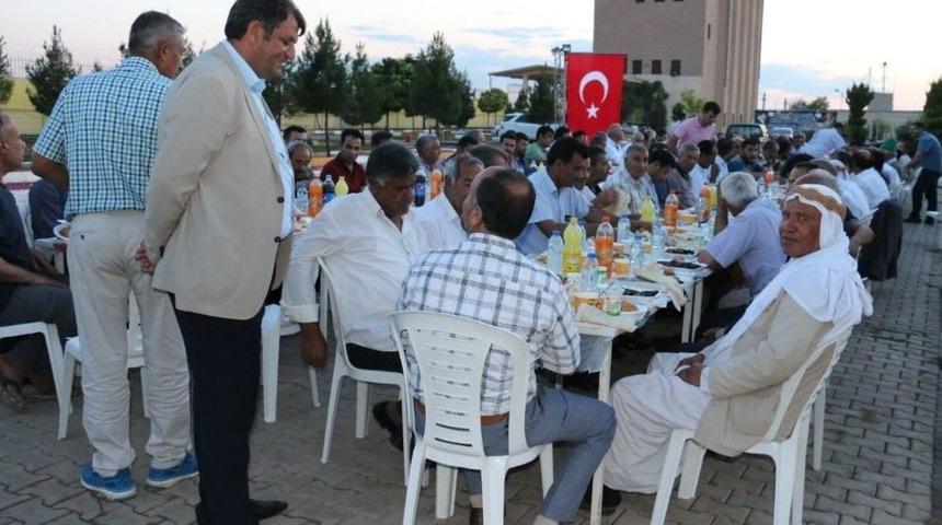 Ayhan Meclis &Uuml;yeleri Ve Muhtarlarla İftarda Buluştu