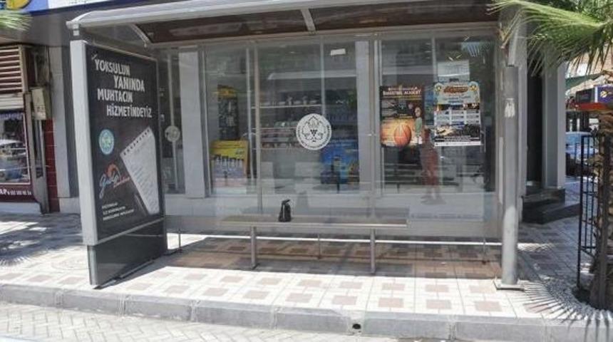 Durakta Unutulan &Ccedil;anta Korkuttu