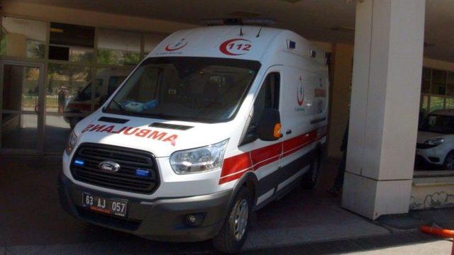 Seyir Halindeki Kamyonetten D&uuml;şen İş&ccedil;i Ağır Yaralandı 2