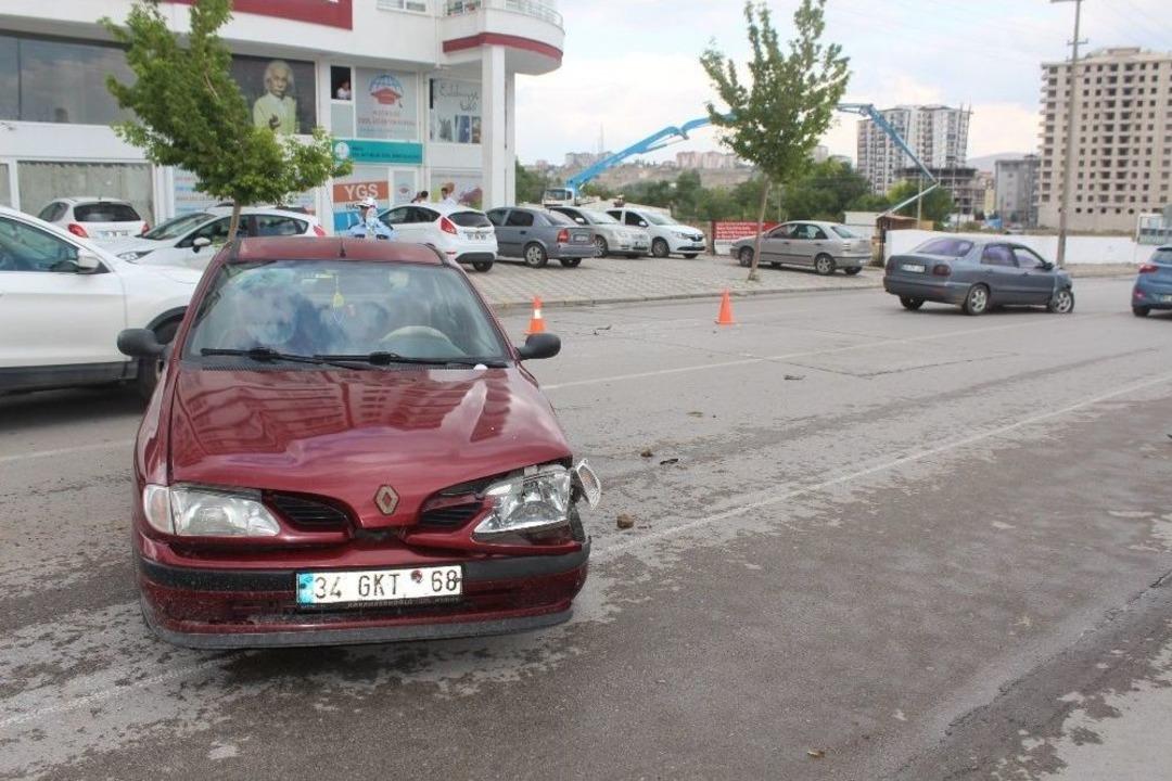 Niğde&rsquo;de Trafik Kazası: 2 Yaralı