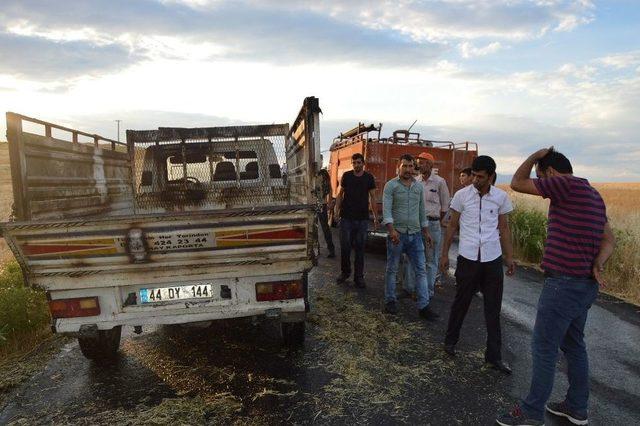 Kamyonetteki Saman Yandı 3