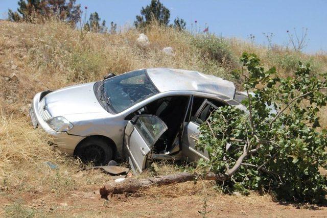 Otomobil Şarampole U&ccedil;tu: 2&rsquo;si Ağır 4 Yaralı 2