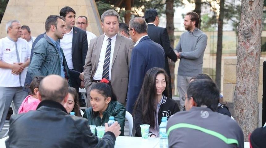 Talas Belediyesi İftarda Tablakayalıları Ağırladı