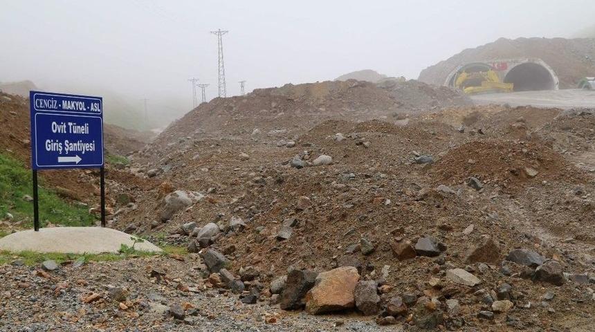 Vali Bektaş "ovit T&uuml;neli İnşaatında Betonlama &Ccedil;alışmasının Y&uuml;zde 90&rsquo;ı Tamamlandı"