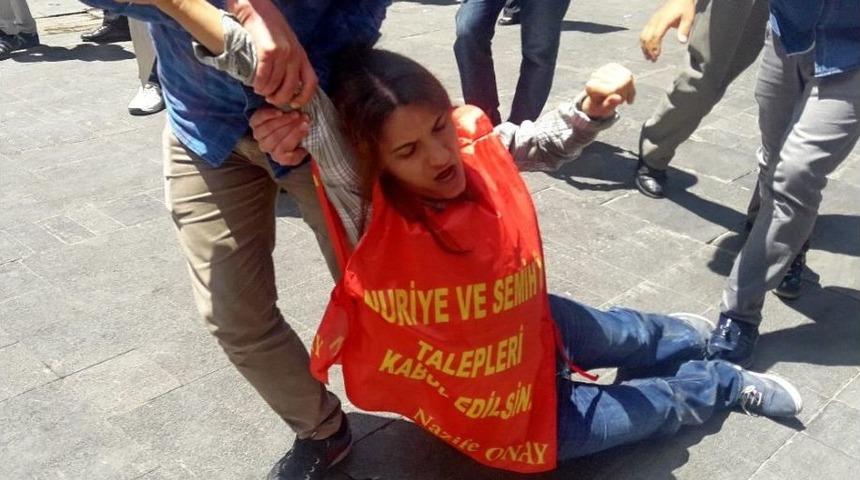 G&uuml;lmen Ve &Ouml;zak&ccedil;a Eylemine Polisten M&uuml;dahale