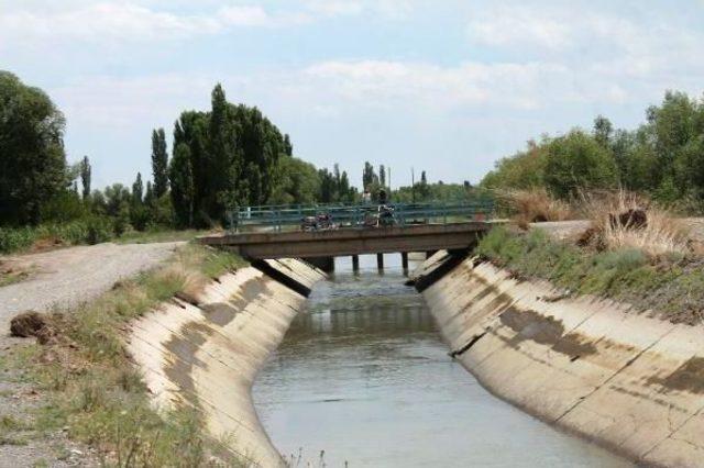 Sulama Kanalına Düşen Er Kayboldu