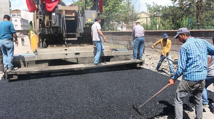 Ağrı Belediyesi Asfalt &Ccedil;alışmalarına Başladı