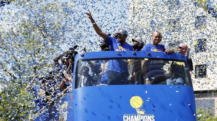 Golden State Warriors, Şampiyonluğu 1 Milyon Taraftarla Kutladı
