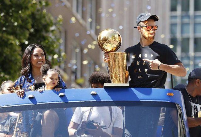 Golden State Warriors, Şampiyonluğu 1 Milyon Taraftarla Kutladı 1