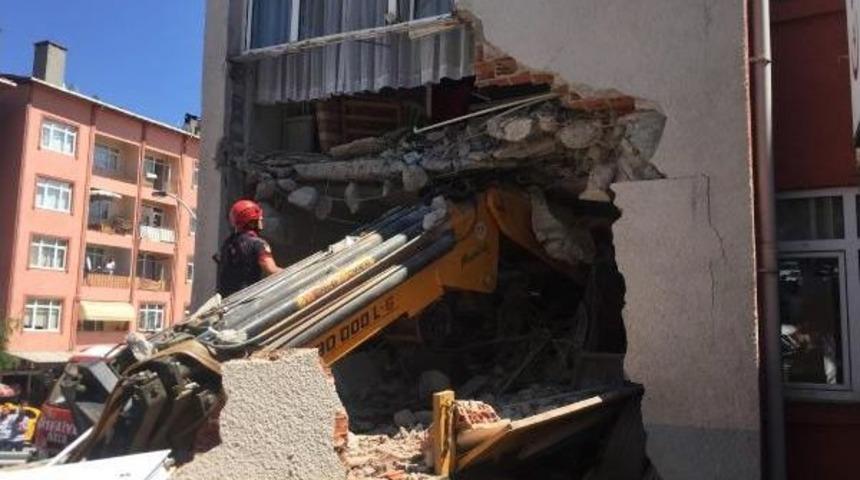 Freni Boşalan Vin&ccedil; Sağlık Ocağına Daldı: 1 &Ouml;l&uuml; (2)