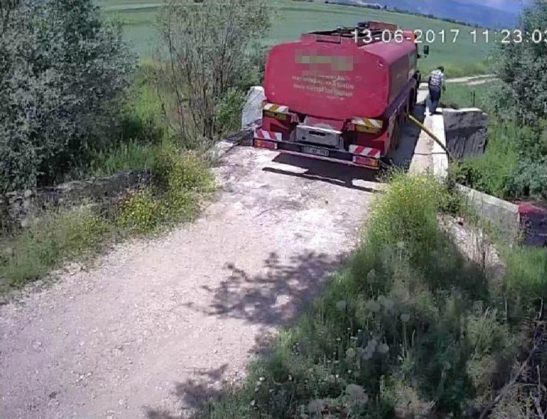 (&ouml;zel Haber) Zabıtalar Dereye Kan D&ouml;ken Kişiyi Dedektif Gibi &Ccedil;alışıp Buldu