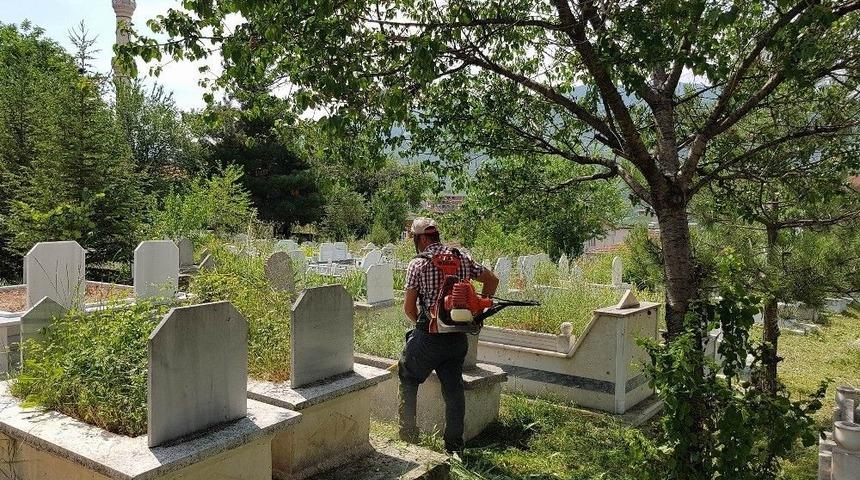 Reşadiye&rsquo;de Mezarlıklar Bayrama Hazırlanıyor