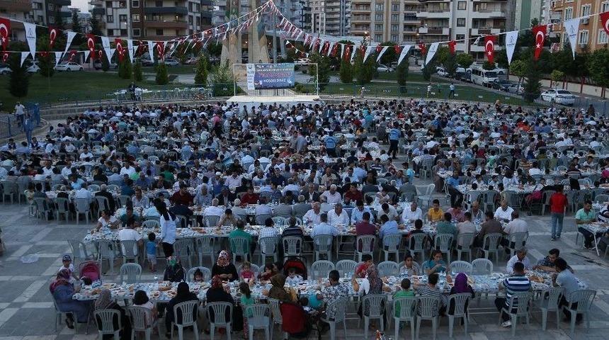 B&uuml;y&uuml;kşehir İftar Buluşmasını Karak&ouml;pr&uuml;&rsquo;de S&uuml;rd&uuml;rd&uuml;