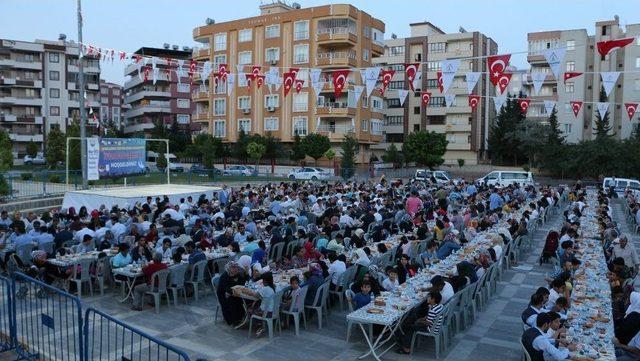 Büyükşehir İftar Buluşmasını Karaköprü’de Sürdürdü