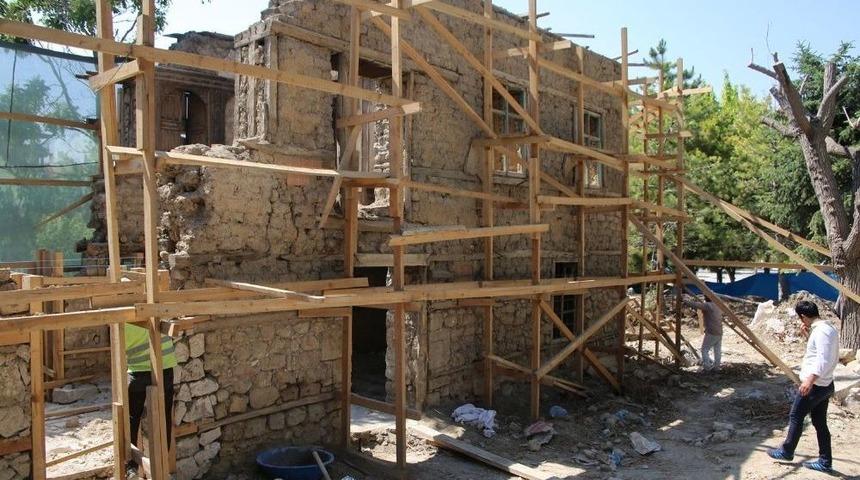 Karaman Belediyesi Tarihi Nalıncılar Evini Restore Ediyor