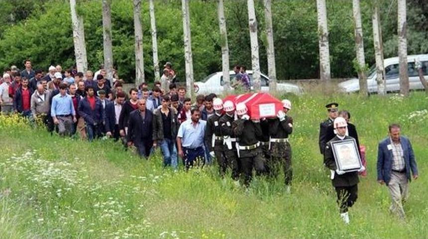 İstanbul&rsquo;Da Denizde &Ouml;l&uuml; Bulunan Asker Toprağa Verildi