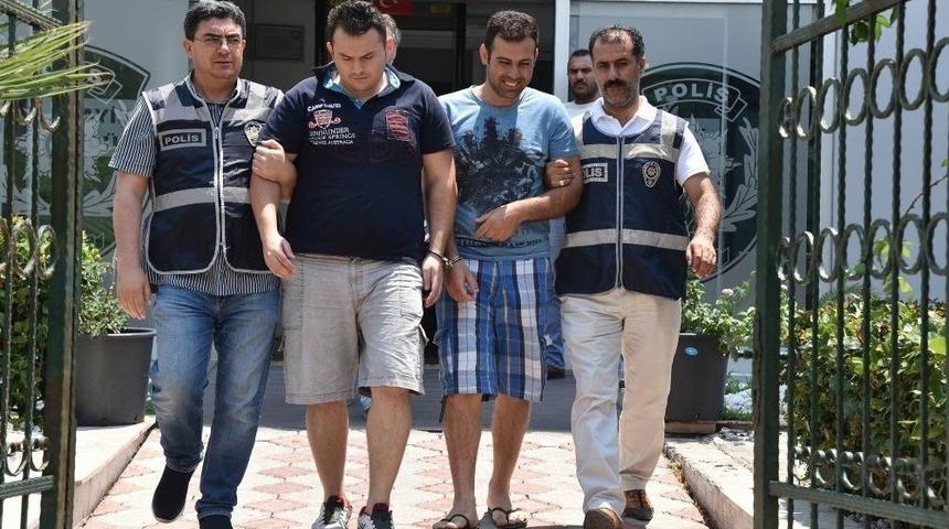 M&uuml;şterilerin Kredi Kartlarını Kopyalayan Motosikletli Kuryeler G&ouml;zaltında