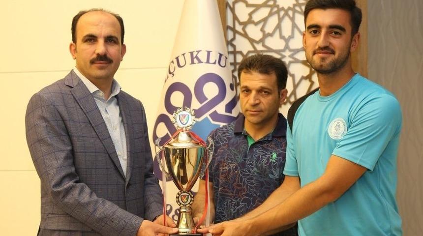 S&uuml;per Lige Y&uuml;kselen Hokey Takımından Başkan Altay&rsquo;a Ziyaret