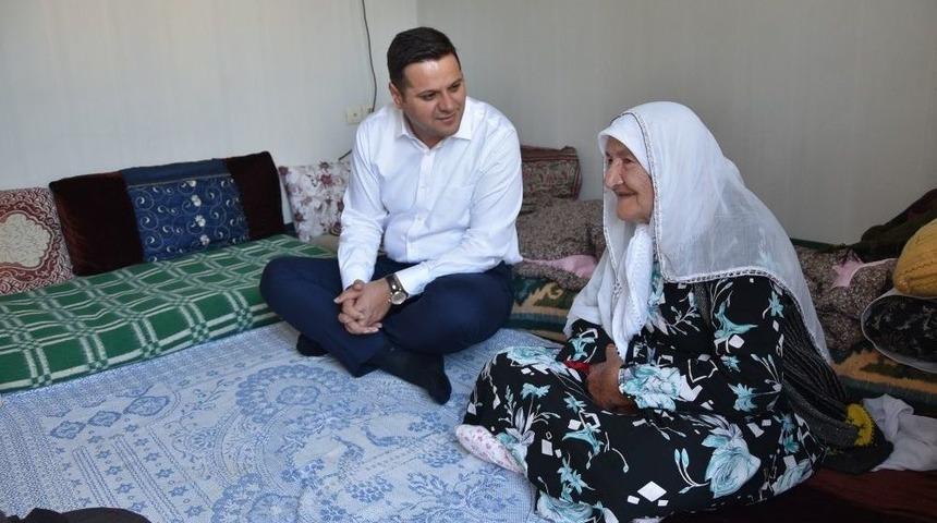 Başkan Vekili &Ouml;zt&uuml;rk&rsquo;ten Yaşlı Kadına Ziyaret