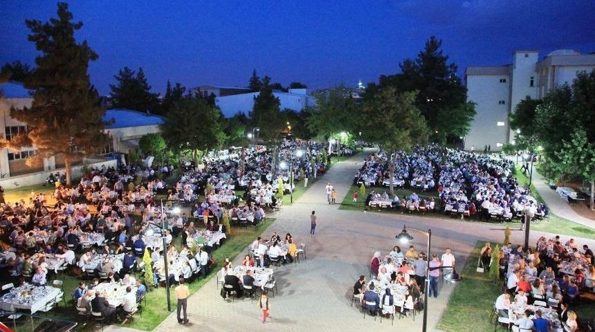 Ga&uuml;n&rsquo;de Geleneksel İftar Yemeği