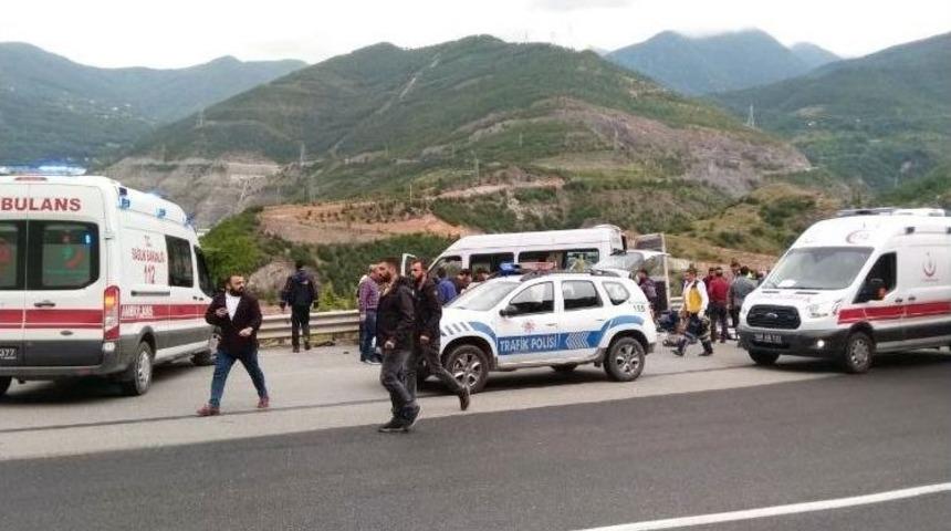 Artvin&rsquo;de Trafik Kazası: 9 Yaralı