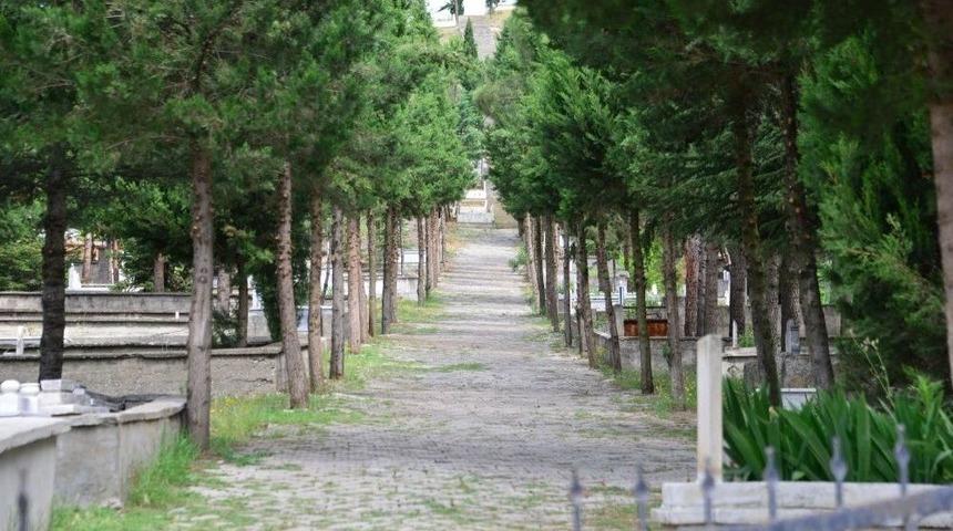Erbaa&rsquo;da Mezarlıklarda Bayram Temizliği