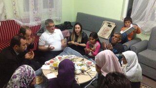 Vali Pekmez, Vatandaşın Misafiri Oldu