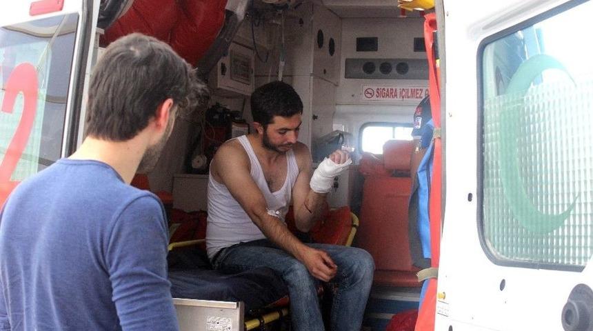 &Uuml;zerine Cam D&uuml;şen İş&ccedil;i Yaralandı