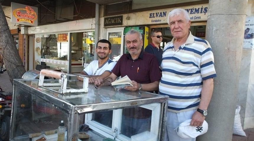 Burhaniyeli Tatlıcı Kitap Kurdu Oldu