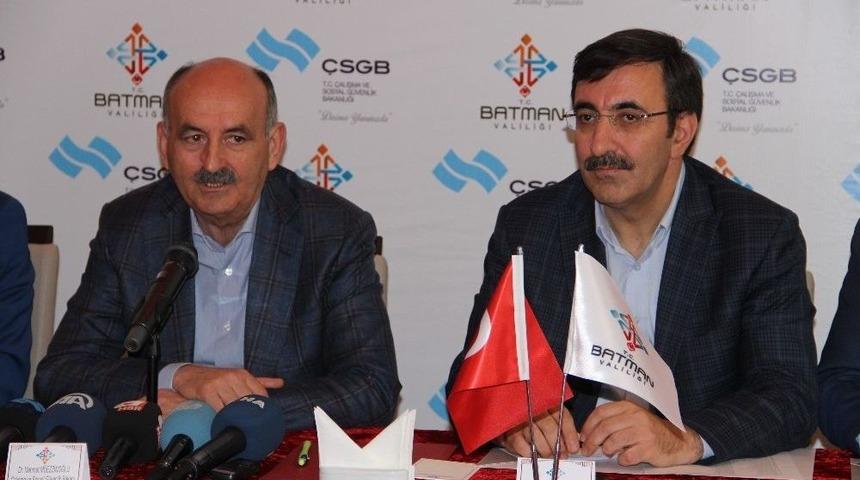 Bakan M&uuml;ezzinoğlu Batman&rsquo;da