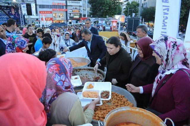 Battalgazi Belediyesi İftar Çadırında 2 Bin 500 Kişiye İftar Verildi