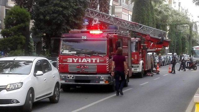 Tankerden Sızan Yakıt Yolu Kapladı