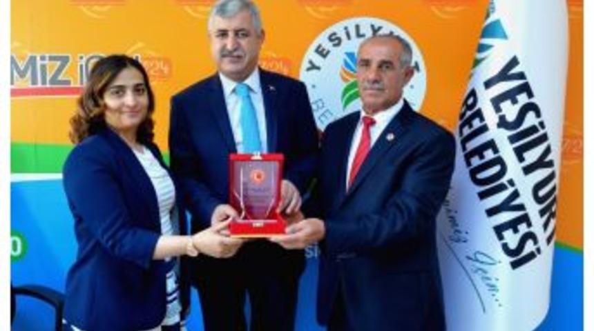 Gazi Ve Şehit Aileleri Derneğinden Başkan Polat&rsquo;a Teşekk&uuml;r Plaketi