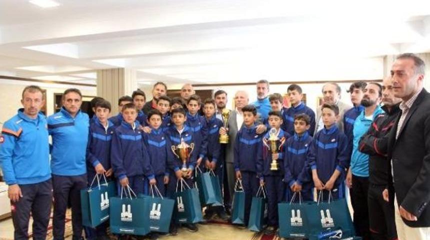 Erzurumspor'un &Ccedil;ifte Sevin&ccedil; Mimarlarından Taner Tugay : "erzurumspor'un Neferiyim"