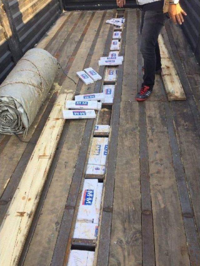 Tır Dorsesinde 15 Bin 300 Paket Kaçak Sigara