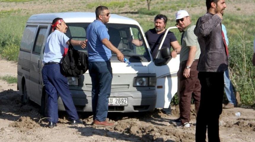 Toprağa Batan Minib&uuml;s&uuml;n İmdadına Chp&rsquo;liler Yetişti