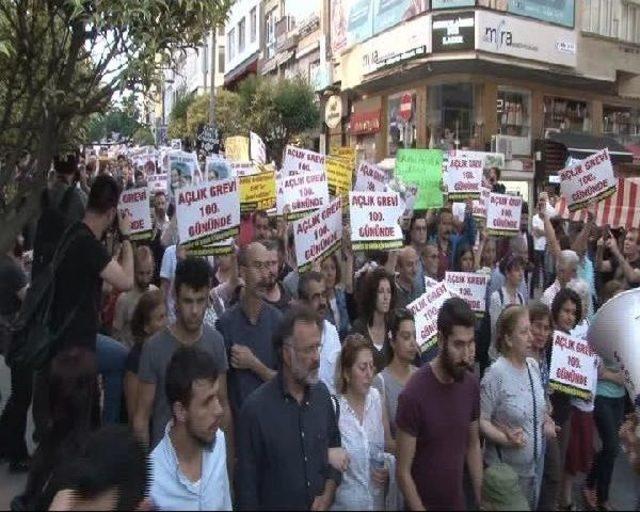 Kadıköy'de Nuriye Gülmen Ve Semih Özakça'ya Destek Eylemi