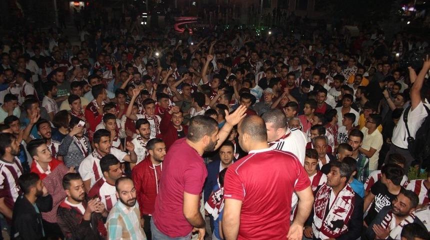 Elazığspor Taraftarlarından Destek Y&uuml;r&uuml;y&uuml;ş&uuml;