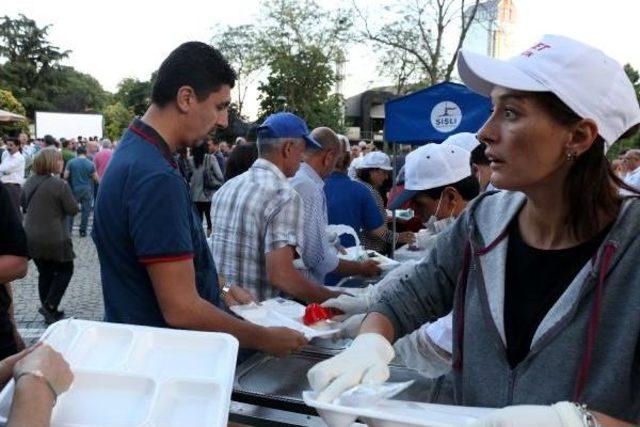 Maçka Parkı'ndaki Adalet Nöbetinde Ikinci Gün Tamamlandı